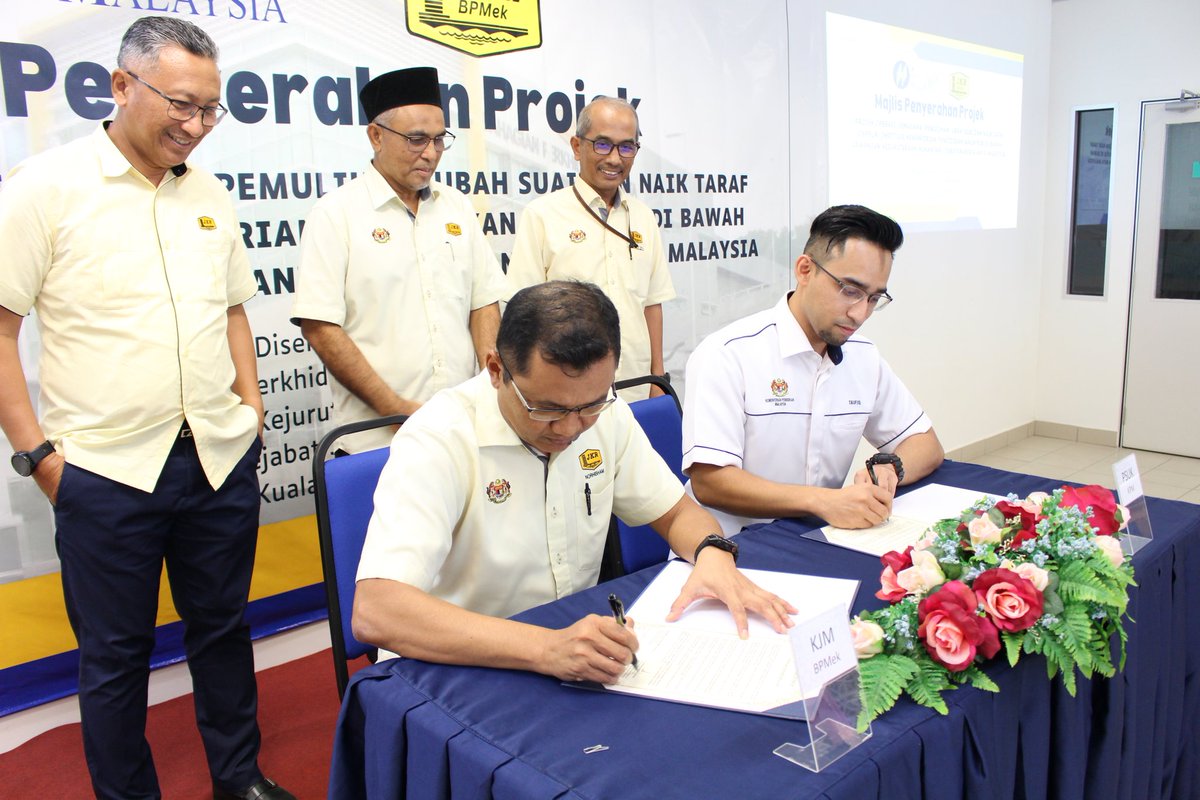 19/12/2023

Majlis serahan 3 dlm 1 kerja2 senggaraan &amp; naiktaraf sistem bekalan air, pencegah kebakaran &amp; lif.

23 bil SST berjumlah RM6 juta di 42 Institusi Pend. di bwh KPM sekitar KL.

Majlis disempurnakan oleh Pengarah Kanan CKM &amp; Pen. S/Usaha Kanan Bhgn. Pengurusan Aset KPM.
