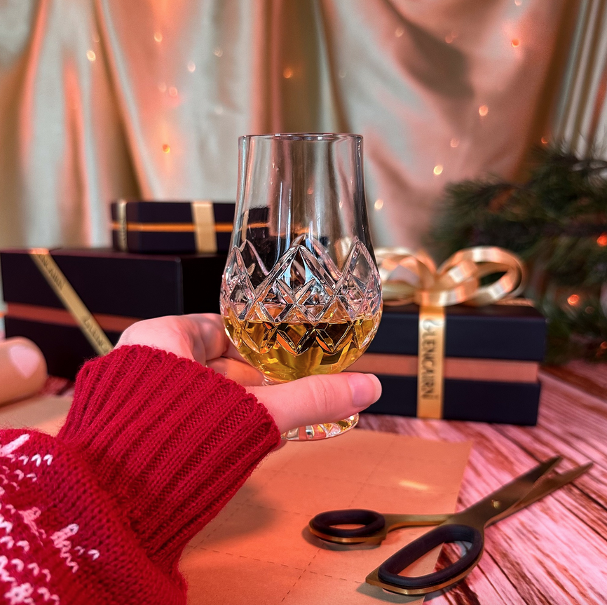 An exquisite Christmas gift for those who love a wee dram... Treat them to a Cut Crystal Glencairn Glass (or two!) to drink their whisky in style! Available in store and online at the link below.

kiltswihae.co.uk/search?type=pr…
#Whisky #WhiskyDrinker #WhiskyGlass #CutCrystal #Christmas