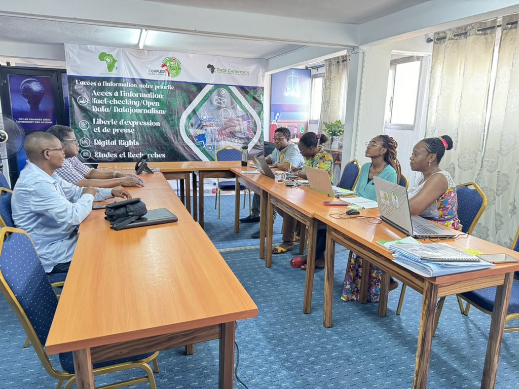 J’ai eu l’honneur de recevoir avec ma team, dans nos locaux à #Douala, le Pr Madiba Georges et le Pr Atenga Thomas avec qui nous avons passé en revue le partenariat entre @AdisiCameroun et le dép com de l’université de #Douala dans le cadre de l’implémentation du #DataJournalism.