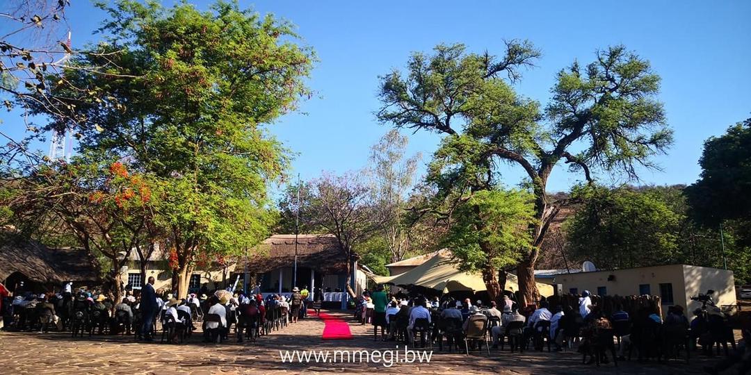 MmegiOnline's tweet image. BREAKING: Former president Ian Khama, his royal uncles, and Bagammangwato have withdrawn an urgent matter in which they wanted to challenge being barred from using the Kgotla. 
According to their attorney, Tapiwa Abel, they withdrew because the matter would be academic as the set