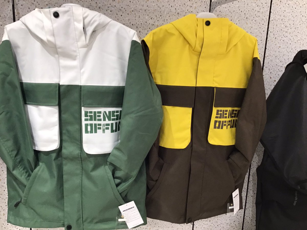 こんにちは^ - ^
スノーボードアウトレット仙台PARCO店です❄️ 

当店では、旧モデルのウェアをお求めやすいセール価格でご用意しております❣️

お値段は
税込16.390円です🫣((ちなみにもとは28.600円です、、))
色やサイズには限りがあります🥹ぜひお早めにご来店ください！！