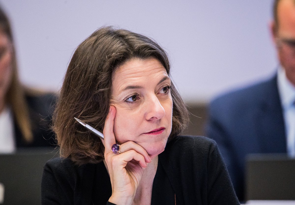Zoe Schneeweiss (@zschneeweiss) on Twitter photo France’s Boone says the EU is close to a deal on new fiscal rules bloomberg.com/news/articles/… via <a href="/annaedwardsnews/">Anna Edwards</a> France’s Boone says the EU is close to a deal on new fiscal rules bloomberg.com/news/articles/… via <a href="/annaedwardsnews/">Anna Edwards</a>