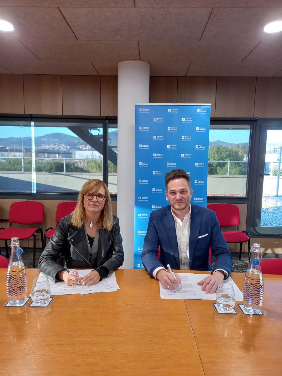 Aigües de Barcelona (@aiguesbcnclient) on Twitter photo ✒️ Avui signem l’acord de col·laboració amb el <a href="/consorciedubcn/">Consorci d'Educació</a> per fomentar l’#FPDual com a camí cap al món professional.
L’aigua ofereix un gran ventall d’oportunitats als joves. Amb aquest acord refermem l’oferta de formació en aquest camp. ✒️ Avui signem l’acord de col·laboració amb el <a href="/consorciedubcn/">Consorci d'Educació</a> per fomentar l’#FPDual com a camí cap al món professional.
L’aigua ofereix un gran ventall d’oportunitats als joves. Amb aquest acord refermem l’oferta de formació en aquest camp.