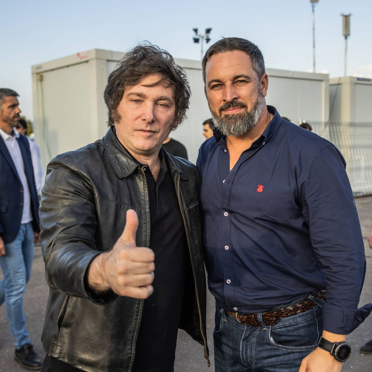 Hoy, el ultraderechista Milei ha anunciado que las personas que salgan a las calles a manifiestarse dejarán de percibir cualquier ayuda social. El gobierno de Argentina utilizará para ello cámaras de reconocimiento facial. ¡Viva la "libertad", carajo!