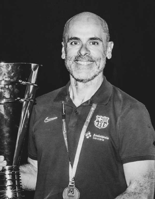 Desde la ASEPREB, queremos felicitar a nuestro compañero asociado Francesc Pla (@quicopla) y actual preparador físico del primer equipo de balonmano del FC Barcelona por proclamarse campeón de la Copa de España. 🏆¡𝗘𝗡𝗛𝗢𝗥𝗔𝗕𝗨𝗘𝗡𝗔 𝗙𝗥𝗔𝗡𝗖𝗘𝗦𝗖!