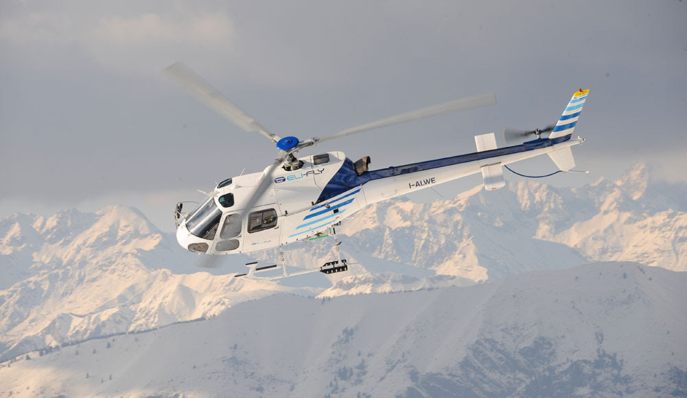 An Elifly International Airbus AS350 Écureuil flies over the Italian Alps near Bergamo, Lombardy.

Photo: Davide Comensoli 

#hai #helicopter #rotor #medevac #adedaascharter #as350 #italy #rotorcraft #remotearea