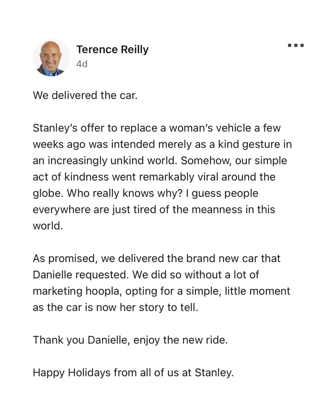 Dexerto on X: Cup company Stanley replaced a woman's car following a viral  video showing her cup still full of ice after being left in a car fire   / X