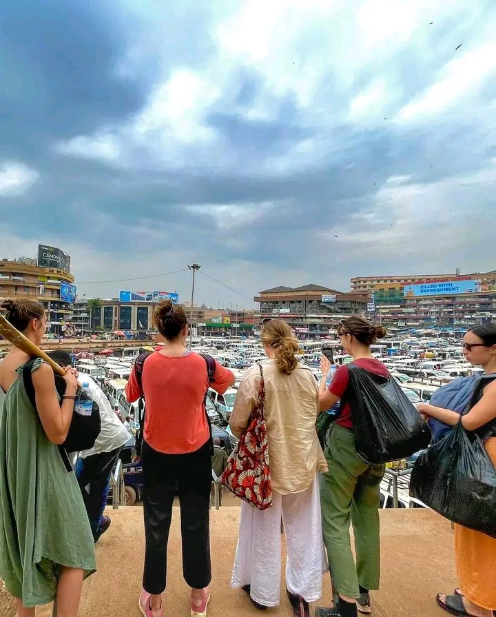 Taking in all the colours while sightseeing. Have you explored Kampala yet? 

#kampala #uganda #sightseeing #shoppingtours  #africa #eastafrica #walkingtours #travelafrica #holidays #insideafrica  #safari #adventure #africanadventure
