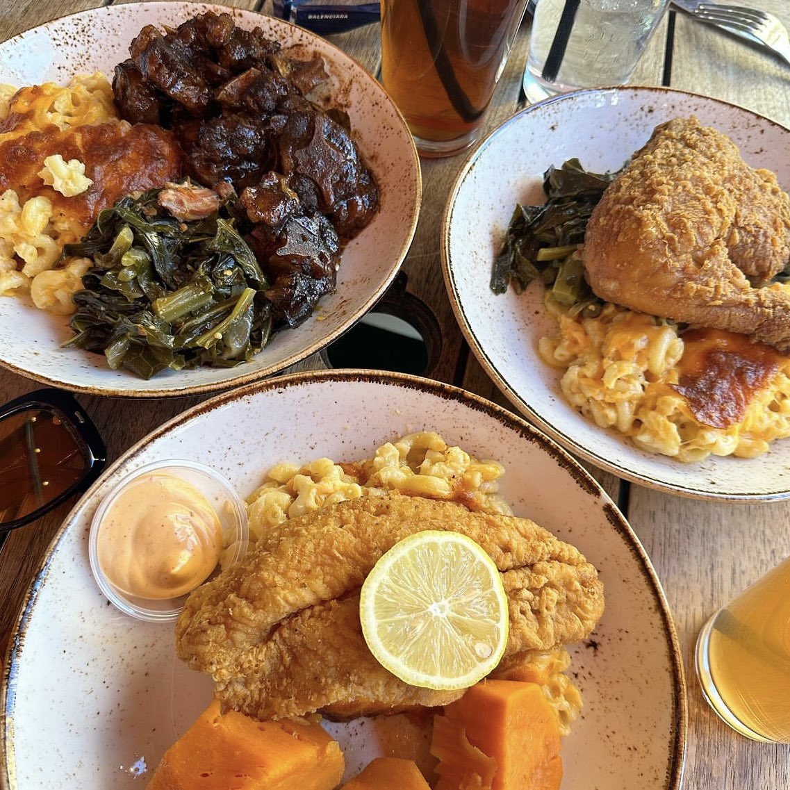 Chicken, catfish, and oxtail. Which protein is your go-to order at #Melbas? 

📸 @emrodeats 

#melbasharlem #oxtails #friedchicken #catfish #southerncooking #soulfood #harlem #harlemnyc #restaurant #harlemrestaurant #nyc #comfortfood #proteins #friedcatfish