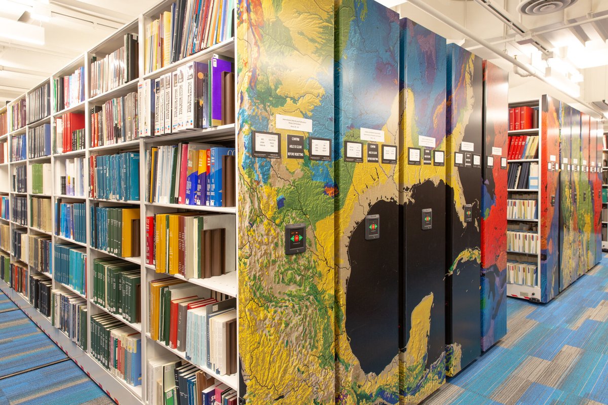 bradfordsystems's tweet image. High-density mobile shelving in a local library with world map end-panel prints - Library Week #PhotoOfTheDay

#LibraryStorage #StorageIdeas #LibraryShelving