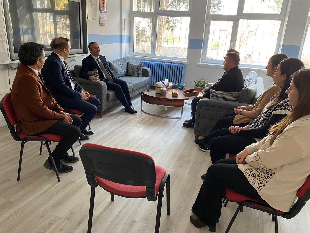 İl Milli Eğitim Müdürümüz Sinan Aydın ilçe ziyaretlerine devam ediyor.  

📍Mihalgazi ilçemize ziyaret gerçekleştiren İl Müdürümüz Sinan Aydın, ilçemizde yürütülen eğitim-öğretim faaliyetleri ile ilgili bilgi aldı. Yapılacak çalışmalarla ilgili görüş alışverişinde bulundu.