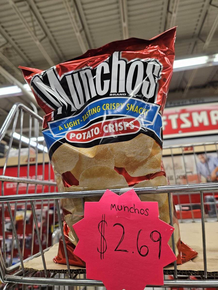 amberjuliablack's tweet photo. @WGNRobin @marcusleshock if you need munchos feel free to pop in to Duke's #Aceharware in Burbank 😉🤣 https://t.co/jEbdtHUcNY