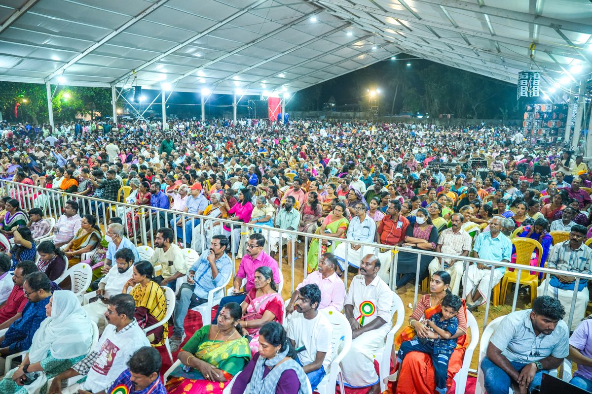 Some snaps from the massive gatherings held across Karunagappally, Chavara, Kundara and Kollam assembly constituencies as part of #NavaKeralaSadas.