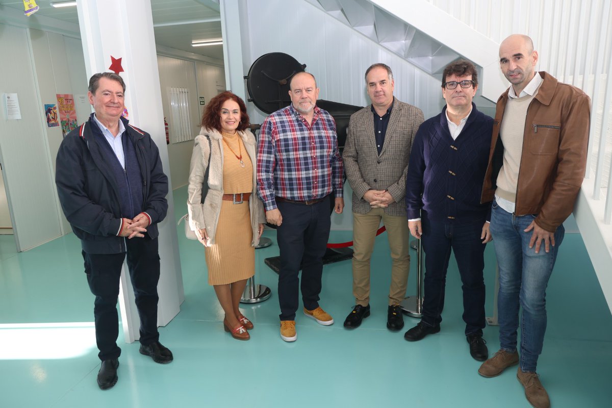 Nuestro DG, <a href="/FerminCrespo/">Fermin Crespo</a>, ha visitado hoy el <a href="/IESBerlanga1/">IES L.G. Berlanga</a> con motivo de la celebración de su I #FeriadeEmpleo, acompañando a Santiago Román, alcalde de <a href="/sant_joan/">Sant Joan d'Alacant</a> y David Hinojar, director del centro.