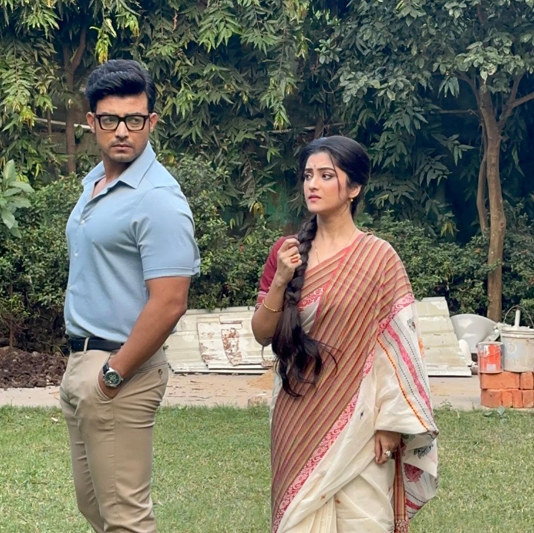 ANIKET ,ARUNAVA and KINJAL ….. 

Don’ts forget to watch this brotherhood

and SHAMOLI AND ANIKET in “Kon gopone mon bheseche” 
only on @ZeeBanglaTv 
monday to saturday ..8:30 pm

and share your feedback with us 

#rano #ranojoy #loveandpeace❤️✌️ #trio #brotherhood #kgmv