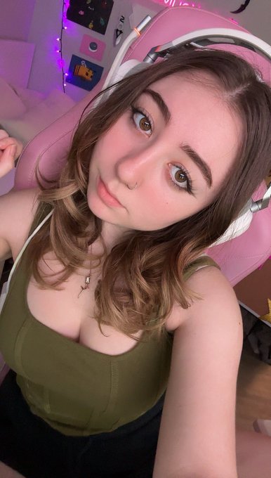 *farts cutely* wyd🥰😋 https://t.co/URg8rua5uO<a href="/tag/minecraft"class="tags"><span>#minecraft</span></a><a href="/tag/gamergirl"class="tags"><span>#gamergirl</span></a><a href="/tag/onlyfans"class="tags"><span>#onlyfans</span></a><a href="/tag/egirl"class="tags"><span>#egirl</span></a>