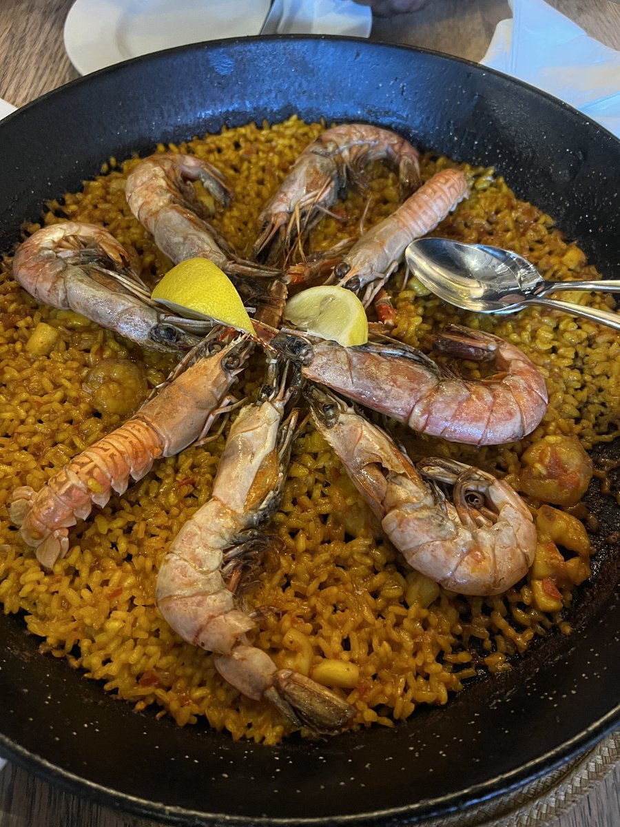 W/C 11/12 #Tweeknotes Crazy busy final work week 😅 All colleagues living outside of the UK are in town for the biannual gathering. It was amazing to hug most in person & catch up on all the goings on, on the ground. Paella was involved in my lunchtime chinwag with @Andiva 🍴