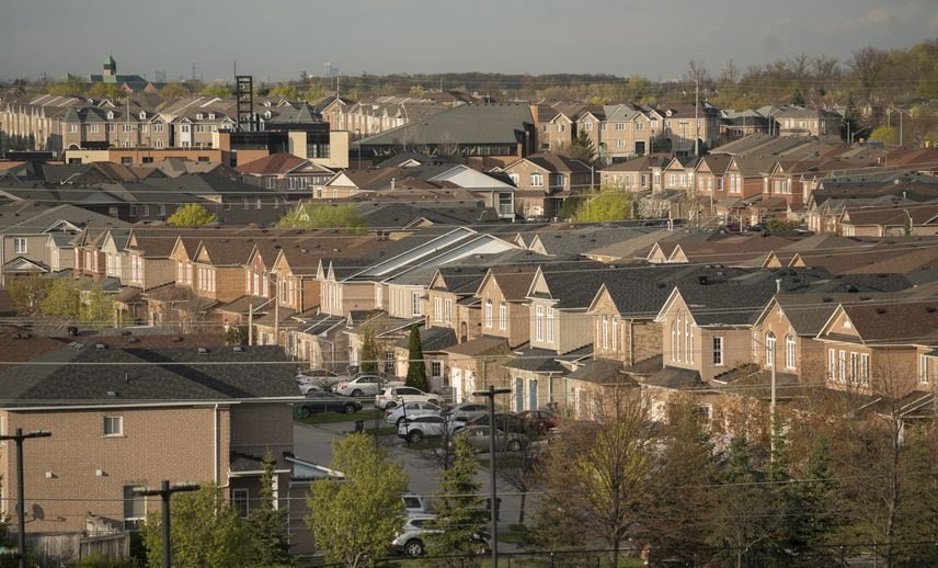 Mississauga inks #housing deal after Windsor rejects federal govt’s density rules ⁦@CMHC_ca⁩ ⁦@FCM_online⁩ ⁦@UrbanHealthProf⁩ ⁦⁦⁦@OntarioHBA⁩ CHRA_ACHRU⁩ ⁦⁦⁦@BSHNode⁩ ⁦@moresochousing⁩ ⁦⁦@ONPHA⁩ theglobeandmail.com/canada/article…