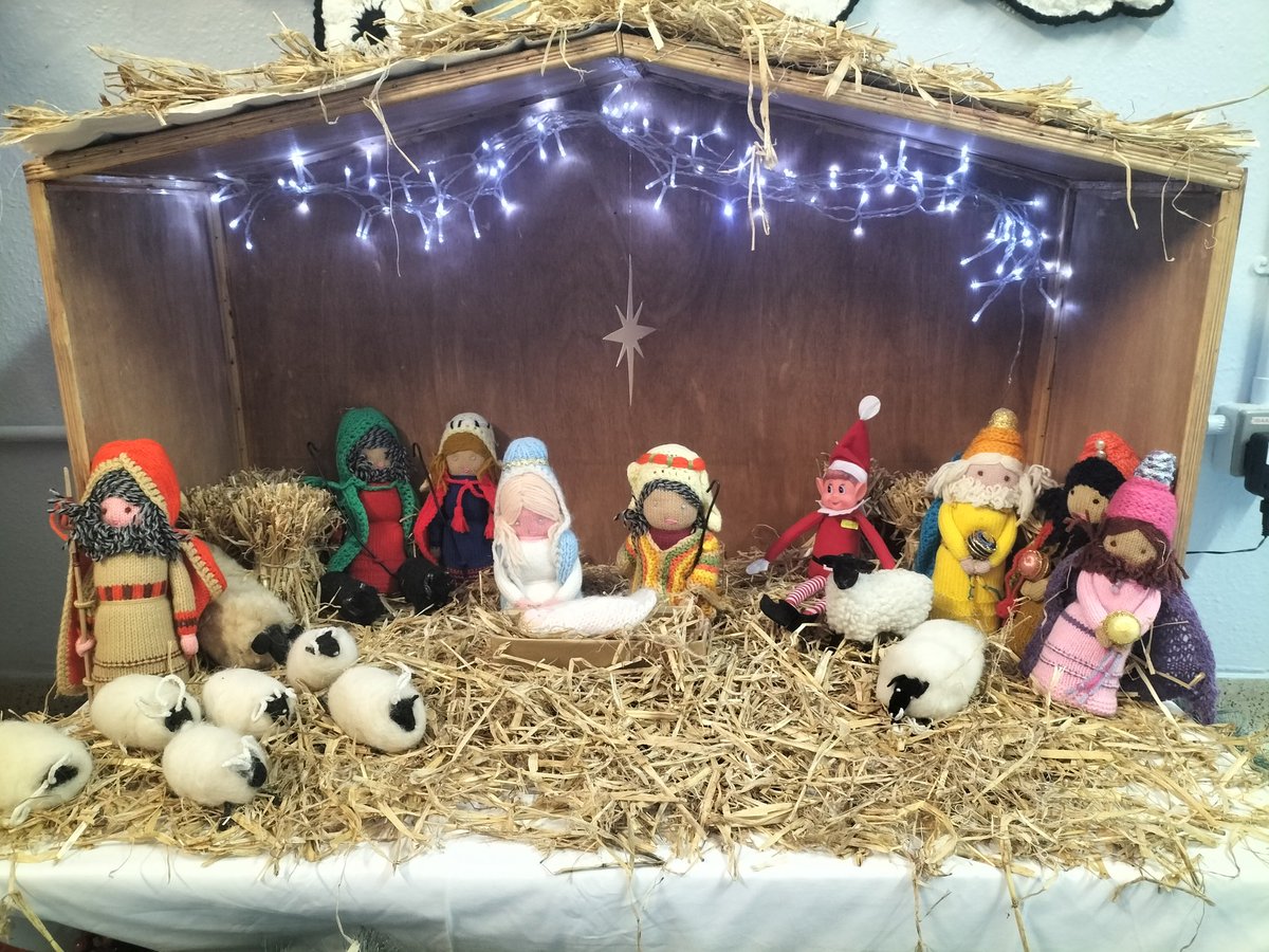 Ray has been over to see the prize winning decorations and made some new friends too. He was blown away with this hand-made scene. Congratulations to our neighbours in MSK from everyone in Imaging 🏆