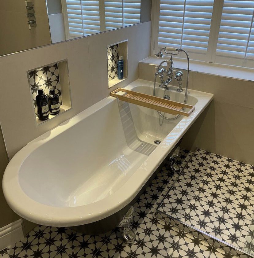 Corner Baths, No problem!

Well done to @Optionsbathtile on their latest bathroom project!

Featuring our Tye bath with a painted outer!

Our roll top baths can be painted to a colour of your choice!

See more on our Tye bath at:

bcdesigns.co.uk/baths/tye-show…

#bathrooms