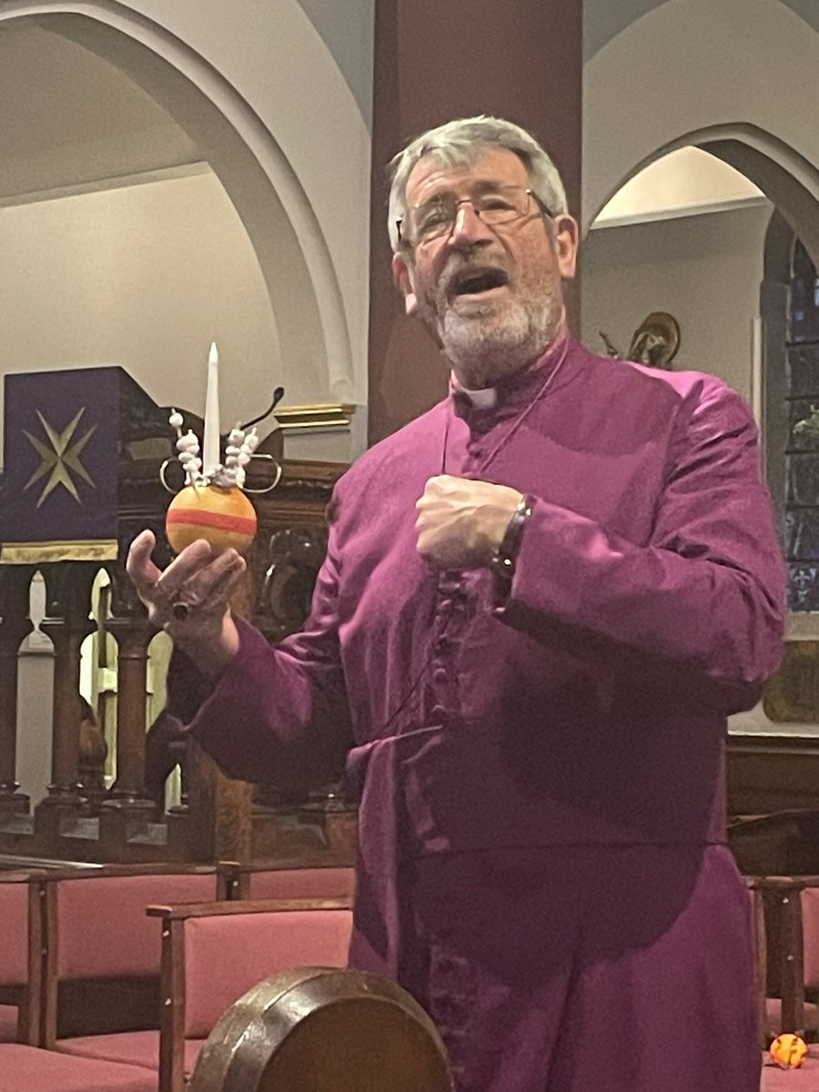 What a lovely start to our day… a Christingle Service with Bishop Rob. Thank you, we loved sharing our Chrstingles with you. #celebrate #christmas @SW2ChristChurch