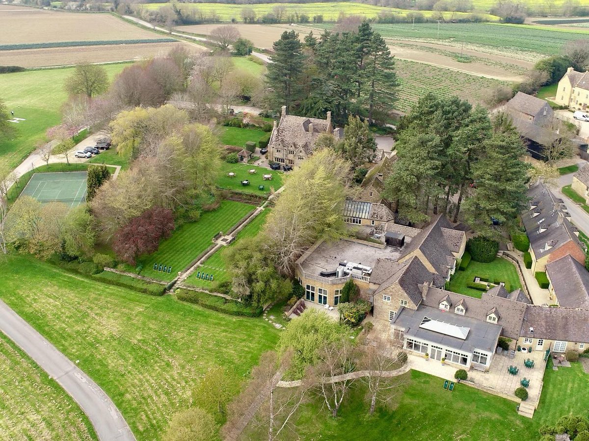 Charingworth Manor is in the perfect location for you to escape to the country and to enjoy all the wonderful walks around The Cotswolds 🌳 

Book your stay with our team today and enjoy the beautiful countryside this winter
charingworthmanor.com/contact/

#panoramicviews #thecotswolds