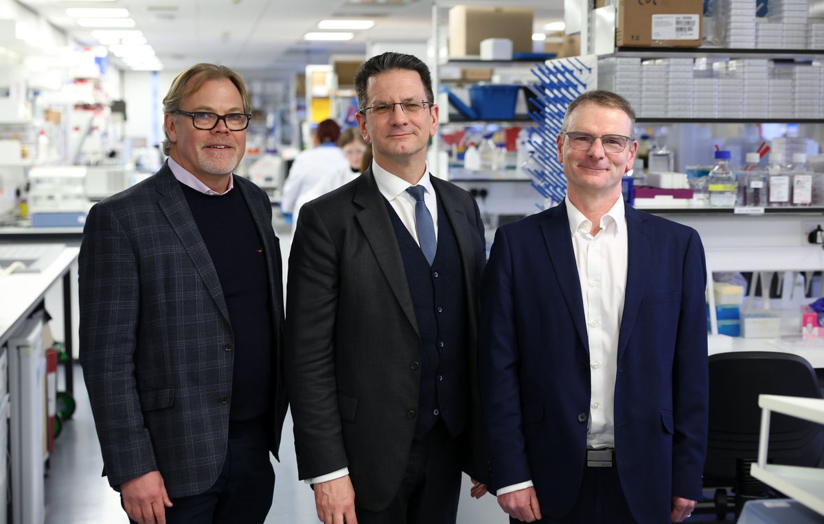 Dr Robert Ladner, Founder and CEO of CV6 Therapeutics, and Dr Karl Mulligan, Co-Founder and COO, met with Steve Baker MP, UK Minister of State for NI, in PGJCCR yesterday to discuss the upcoming UK-wide clinical trial for its first of a kind anti-cancer drug - CV6-168.
1/2
