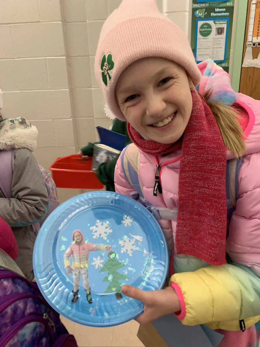 ❄️NE of the magical parts of dismissal is seeing what our #KindnessStartsWithME students are leaving the building with.
Stories to tell and creations to share💡

And we Love them all!

❄️NE more day of #MasonMoments before winter break!

⛄️: Homoelle and Marotta third graders
