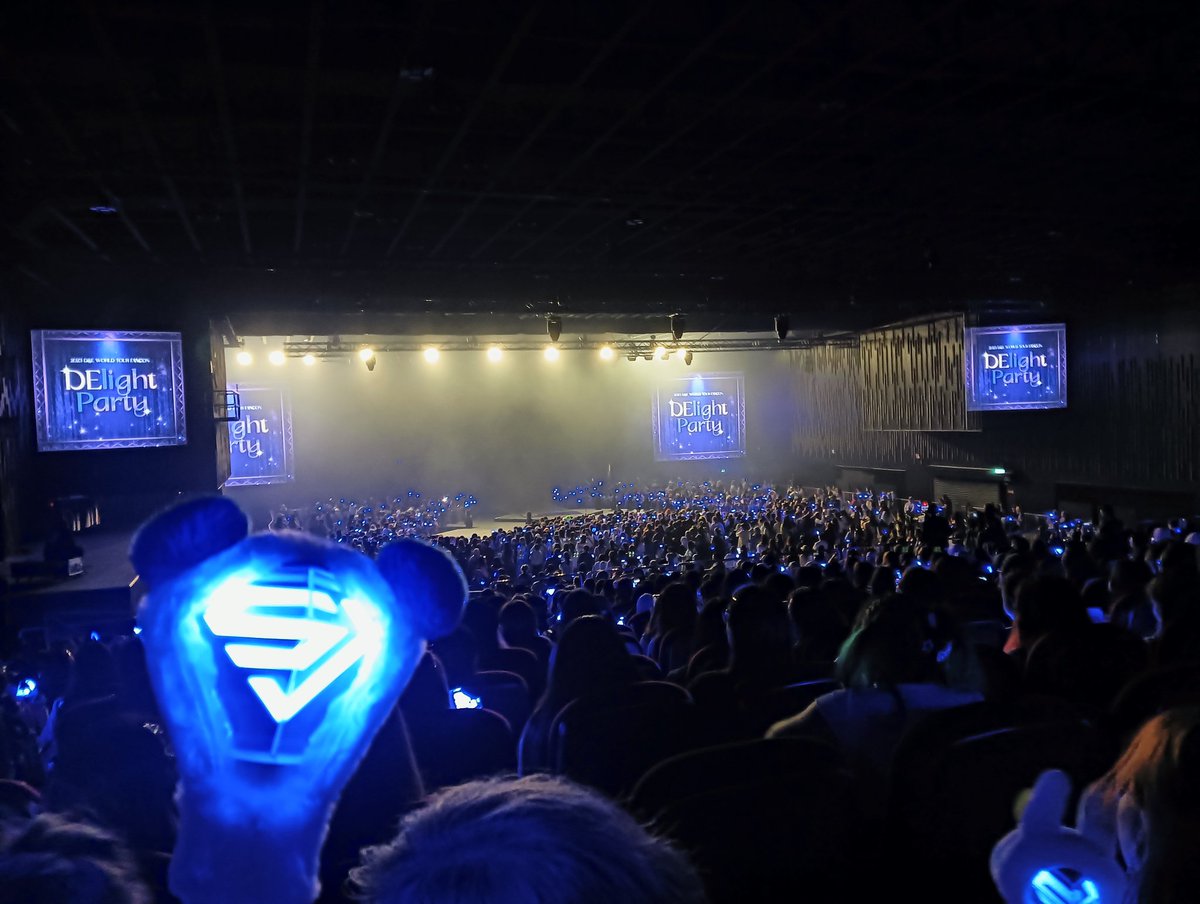BlueSapphireKyu's tweet photo. everybody drop the first picture you took of the stage as soon as you entered

DElight Party KL 💙 https://t.co/FK6nT6cUId