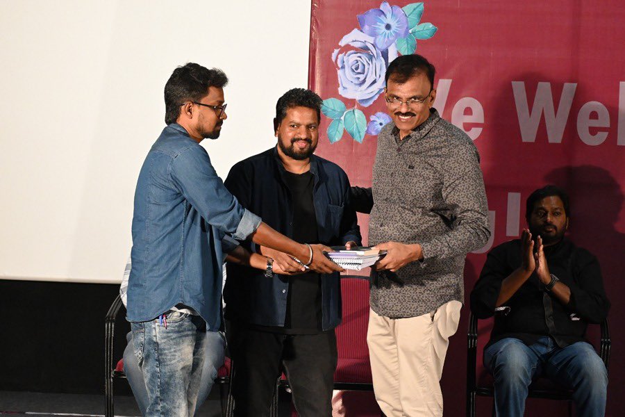 SreenivasPRO's tweet image. The &quot;Passion&quot; unveils Fashion On Big screens Soon 🔜💥
@passionthemovie

#PassionThemovie Launched with a Grand Pooja Ceremony 🪔

🎬 By @sekharkammula
🎥 Switch-On By #MLCArunKumar
📸 First Shot By @venuudugulafilm

Produced by@arunmonditoka
Directed by @aravindjoshua6…