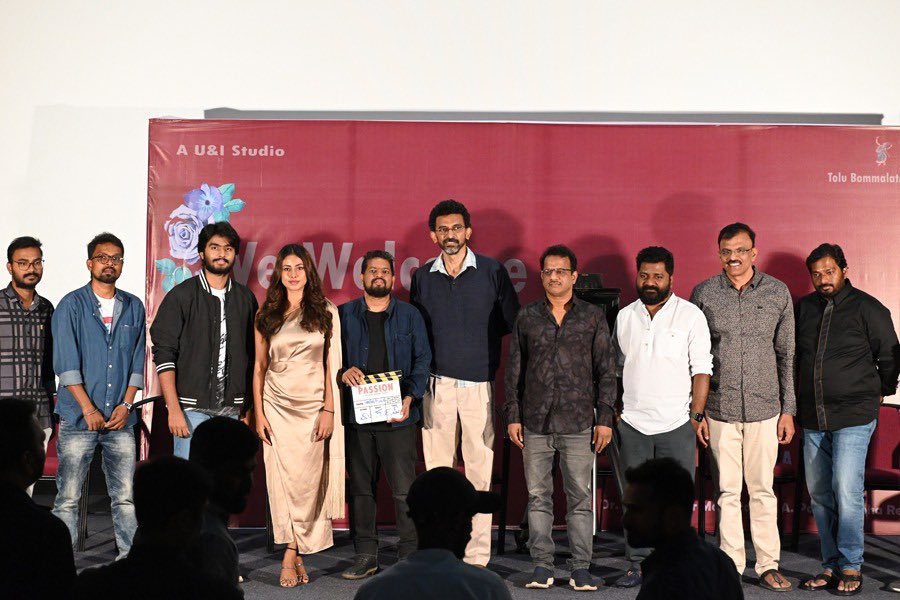 SreenivasPRO's tweet image. The &quot;Passion&quot; unveils Fashion On Big screens Soon 🔜💥
@passionthemovie

#PassionThemovie Launched with a Grand Pooja Ceremony 🪔

🎬 By @sekharkammula
🎥 Switch-On By #MLCArunKumar
📸 First Shot By @venuudugulafilm

Produced by@arunmonditoka
Directed by @aravindjoshua6…