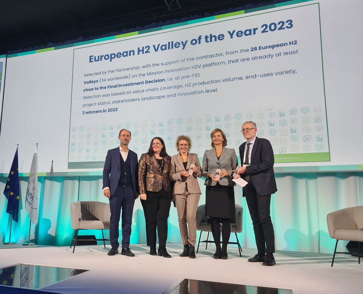 MRAsamenwerking's tweet photo. De laatste nieuwsbrief van het jaar is verstuurd. Met onder meer de nieuwste inzichten uit de #Migratiemonitor MRA, de Europese status van #Hydrogen Valley of the Year voor de provincie Noord-Holland en drie podcasts in de serie Metropoolregio Actueel: https://t.co/ulBkk1ylT8 https://t.co/mm4qv30Cq7
