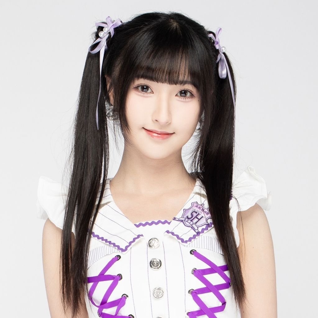 AKB48 TeamSH 叶知恩（Ye ZhiEn） イチゴちゃん 《久しぶりのリップグロス》の新头像！ #叶知恩 #yezhien #AKB48TeamSH