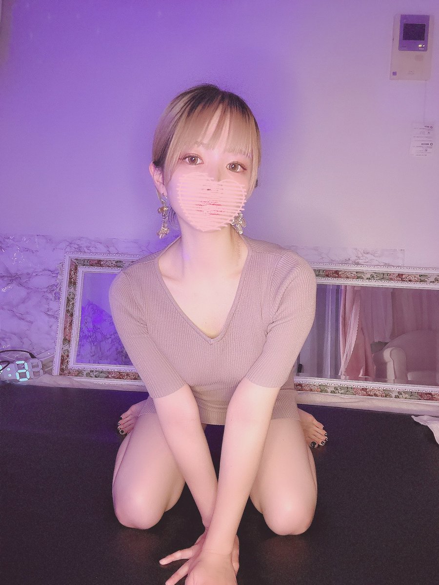 🌺年末出勤🌺

26日（火）
17:30〜19:30 🈳
20:00〜22:00🈵

いつも事前ご予約ありがとう💖
出勤少なめでごめんなさい🥲

1枠🈳ございます✨
お会いできたら嬉しいです(⑉• •⑉)❤︎