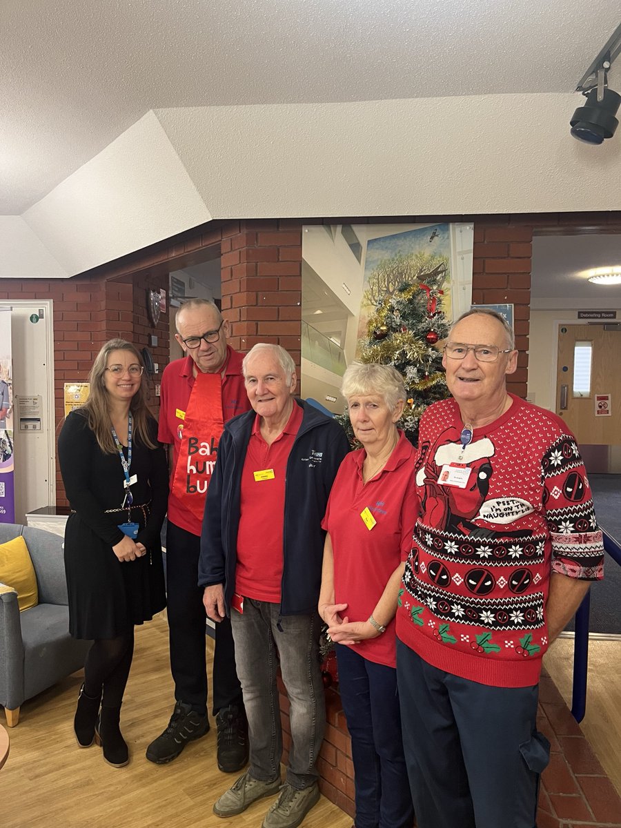 @KghVolunteers wishes all of our volunteers, staff and everyone in #TeamKGH a very Merry Christmas and a Happy New Year ... on our Care Cafe tree are some choccies for all to take as we celebrate a Romanian Christmas tradition thanks to @MSalcuceanu