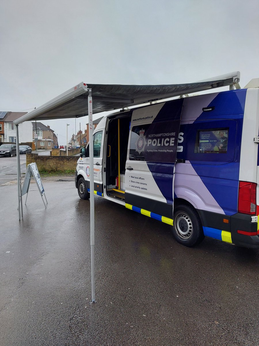 Kettering Neighbourhood officers are working hard as usual. Drugs warrant executed in the Town this morning with one person arrested. Officers are also on the priority area with the Beat Bus giving crime prevention advice. Find us on Cedar Road till 13:00 19/12/2023.