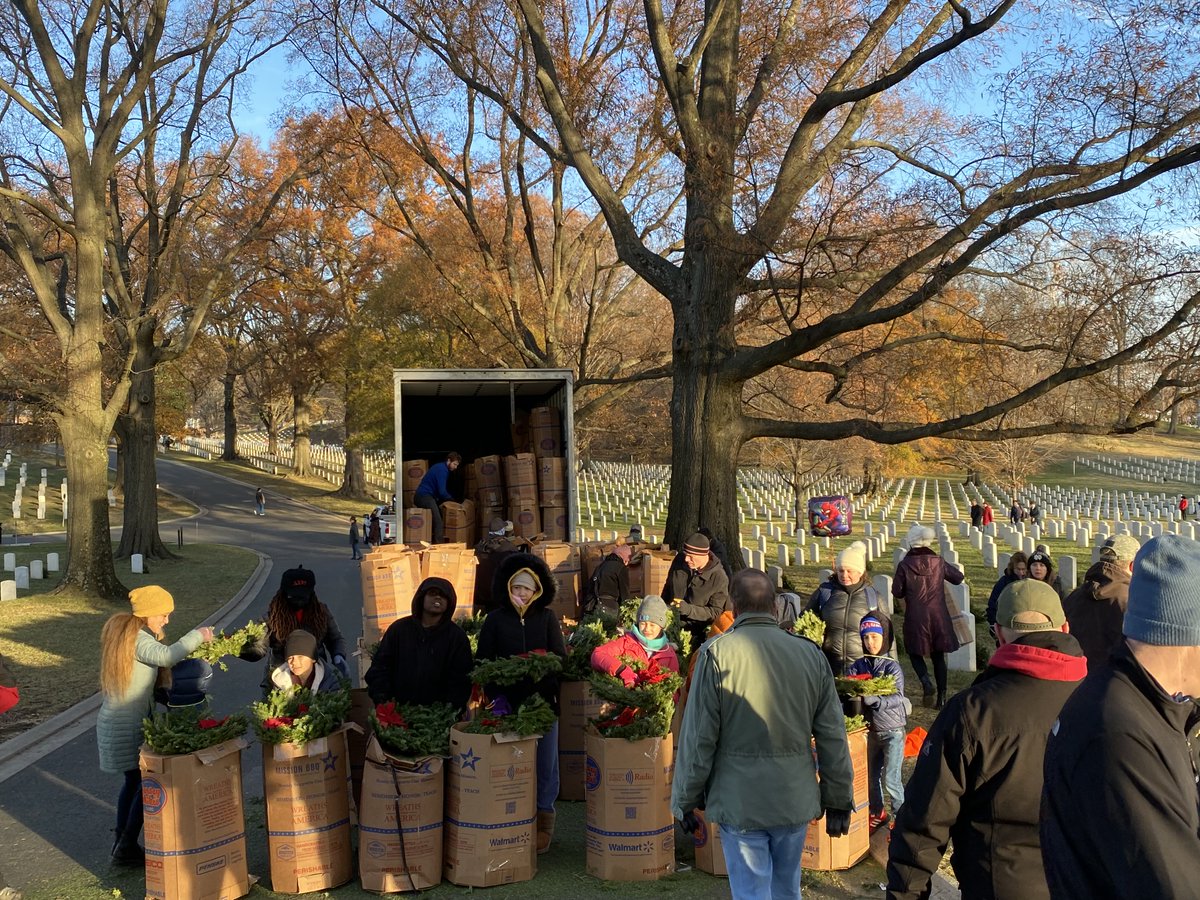 Spreading holiday warmth and gratitude while honoring our heroes with our heartfelt partnership with Wreaths Across America! Over the weekend, we successfully delivered a shipment of wreaths to Arlington National Cemetery! A massive shoutout to Stephon, one of our incredible CT…