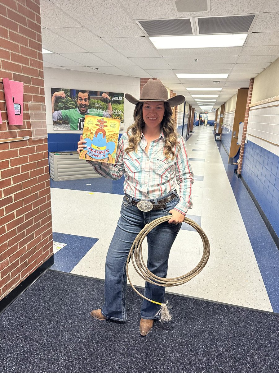 Who wore it better? Me or the Gingerbread Cowboy? #compareandcontrast#KindergartenRocks