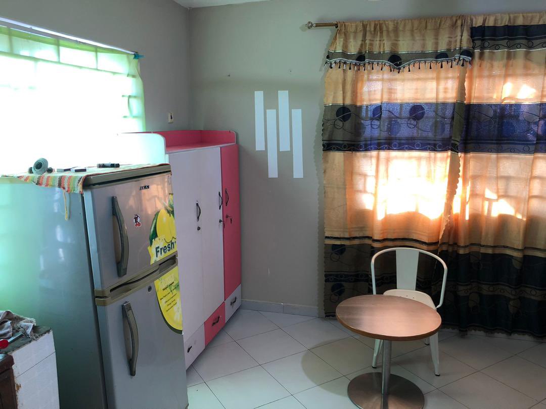 *Furnished room self contained apartment for rent at Hong Kong kwashibou down ghc 1,000 a month for three months or more* NB: Only for students Details Separate electricity meter Open kitchen Washroom Deposit ghc 350