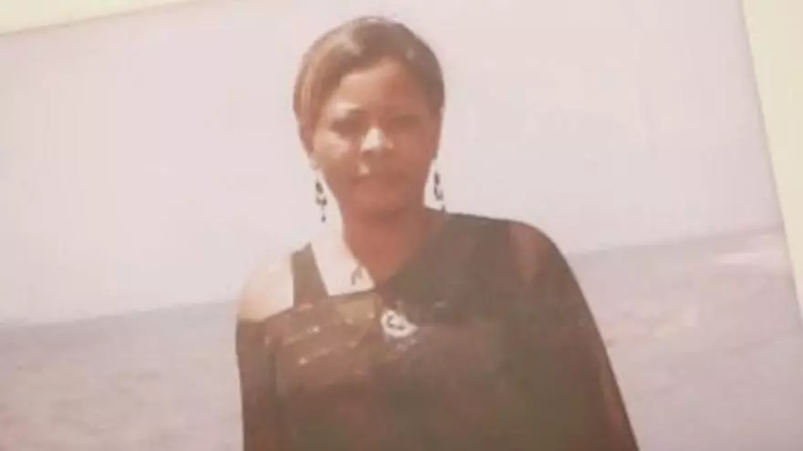 Hace 12 Samba Martine fallecía en el CIE de Aluche. 

Su muerte y la lucha que vino después por su memoria es ejemplo de cómo podemos conseguir ampliar derechos y cómo debemos seguir luchando por el derecho a la memoria de las personas que migran.

elsaltodiario.com/migracion/samb…