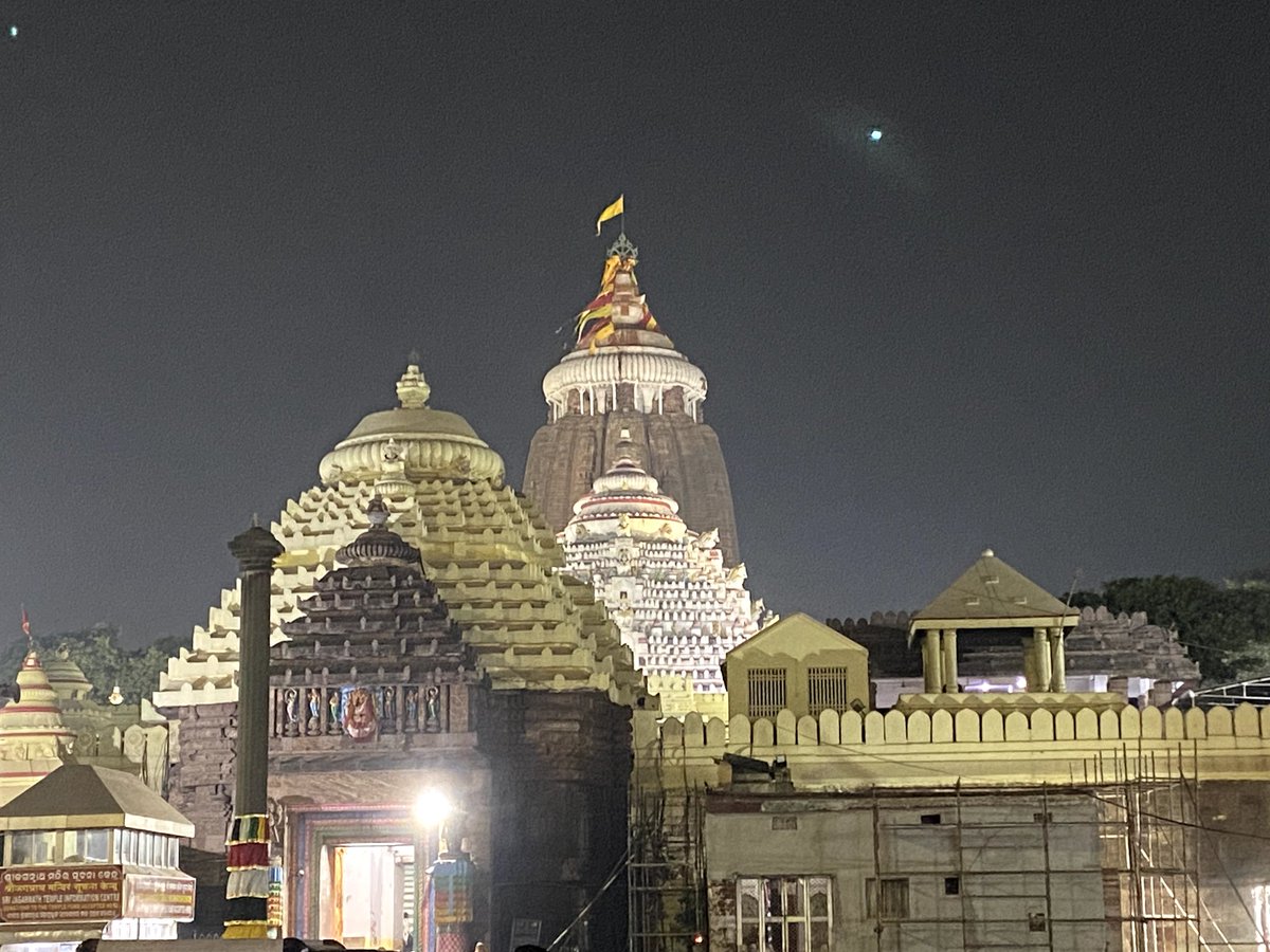 Lord #Jagannath is that one god who hands are always open, or welcomes his devotees with open arms and hugs his devotees if one prays to him.. #JaiJagannath #Puri #Odisha