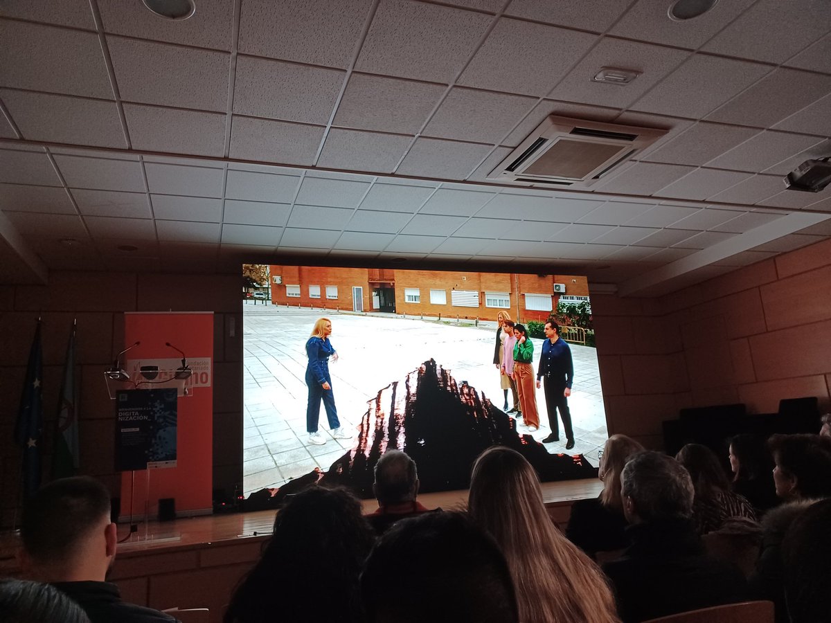 gitanos_org_MA's tweet photo. Estamos en el acto de presentación del proyecto Actualíza_TEC - Igualdad digital para la comunidad gitana, en nuestra sede social en Madrid. Elisabet participante del programa #Edyta ofrece su testimonio.
#Digitanización
#Brechadigital https://t.co/mEFEzUKrcU