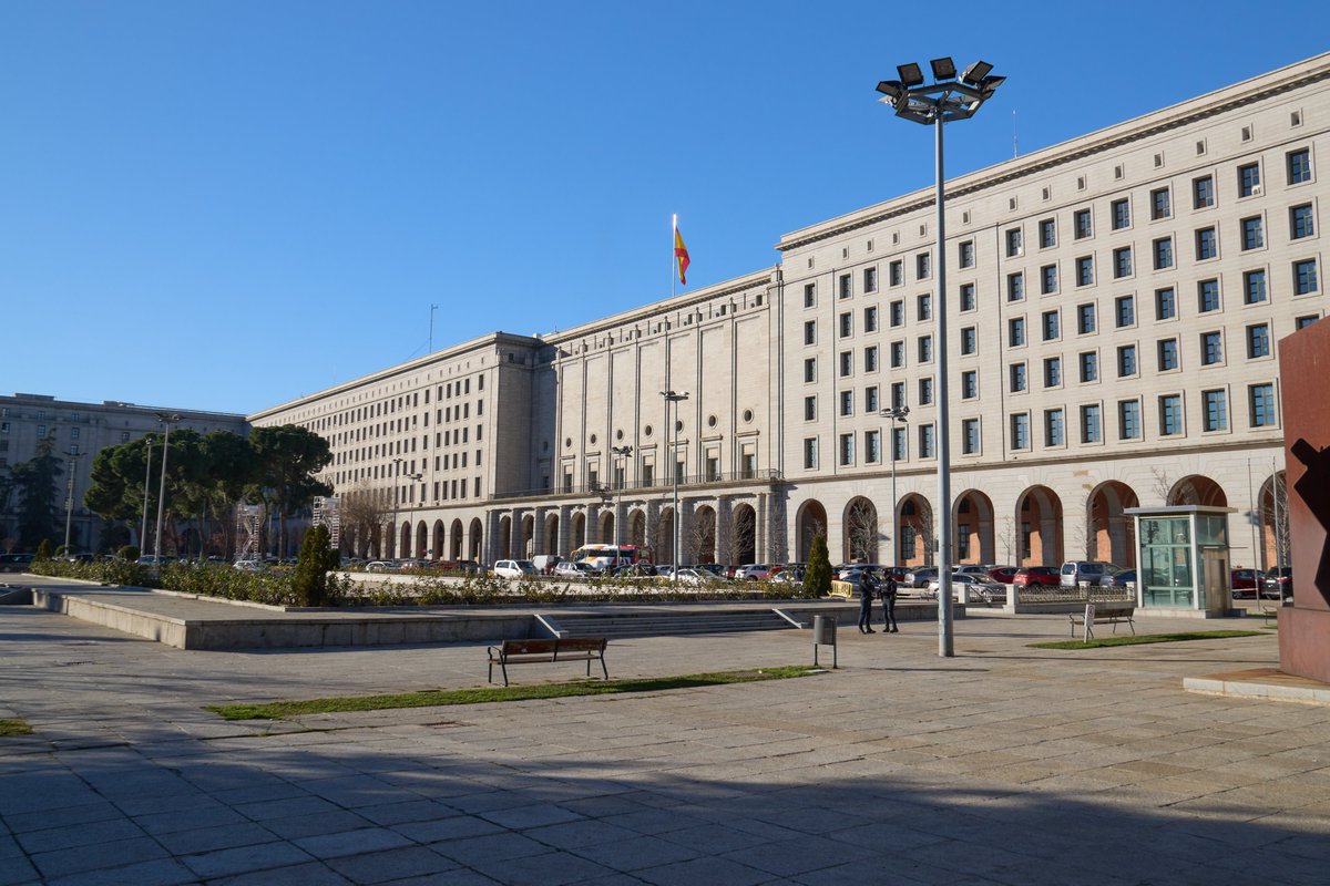 In quanti di voi hanno seguito La Casa di Carta e mi sa riconoscere questo edificio di #Madrid ? #Spagna #LaCasaDiCarta