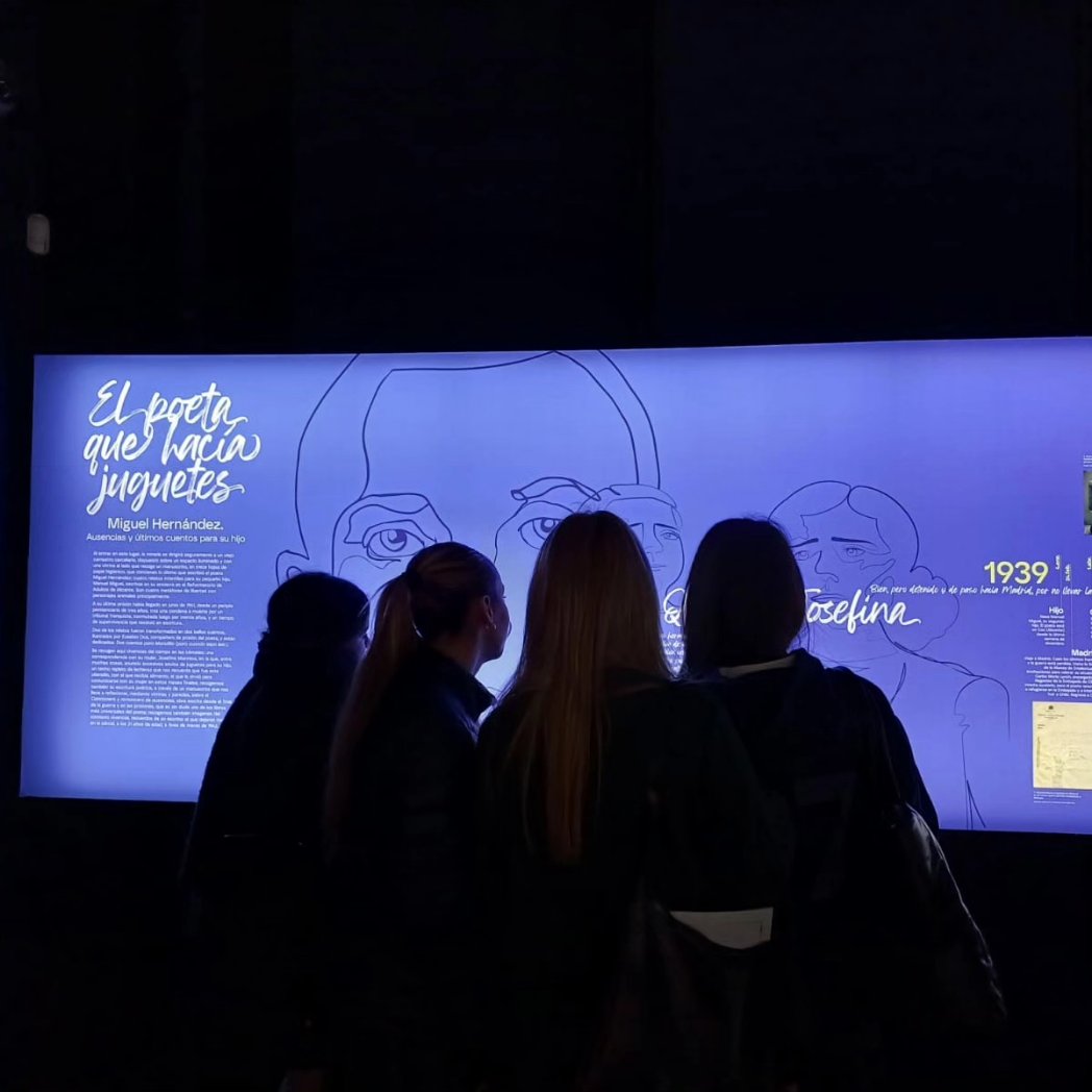 Colegio Los Tilos (@lostiloscolegio) on Twitter photo Las alumnas de Literatura universal de 1° Bachillerato han asistido a la entrega de premios Adonais de poesía en la <a href="/BNE_biblioteca/">Biblioteca Nacional de España</a>. Posa con ellas en la foto el poeta Fernando Beltrán. Después, visitaron la exposición sobre Miguel Hernández en la misma biblioteca. Las alumnas de Literatura universal de 1° Bachillerato han asistido a la entrega de premios Adonais de poesía en la <a href="/BNE_biblioteca/">Biblioteca Nacional de España</a>. Posa con ellas en la foto el poeta Fernando Beltrán. Después, visitaron la exposición sobre Miguel Hernández en la misma biblioteca.