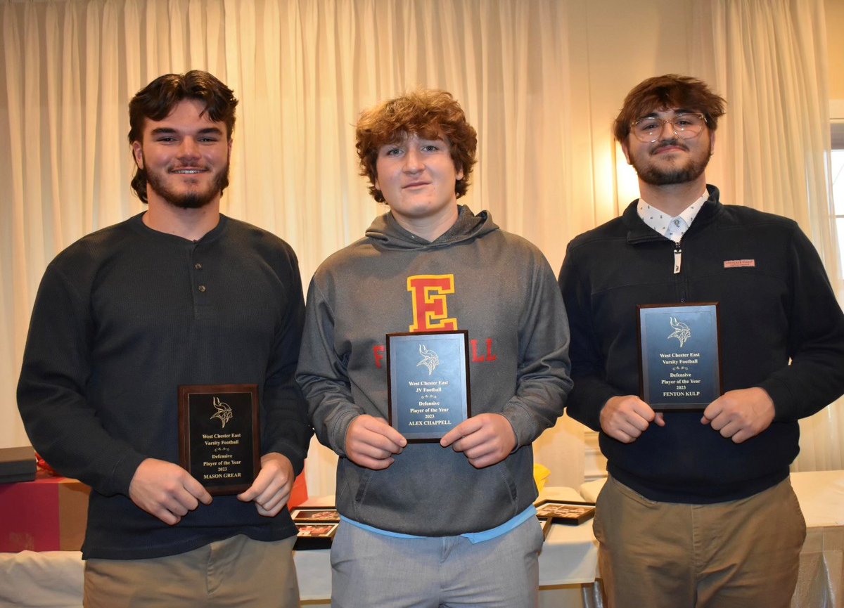 ⚓️2023 Defensive Players of the Year⚓️ VAR: Sr. @MasonGrear 63 TT, 8 sacks, 9 Hurries, 12 TFL, 2 FF, 2 FR, 1 BK Jr. @FentonKulp5 88 TT, 22 TFL 4 sacks, 1 INT, 3 FF, 2 FR, 1 PD JV: So. Alex_Chappell55 #vikingpride #riseasONE @WCEVikings @FugettFootball @WestChesterASD