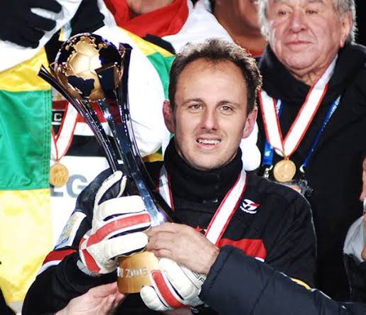 SEM CLUBISMO: em minha humilde e refletida opinião, a atuação do Cássio contra o Chelsea em 2012 é a maior entre todos os goleiros que jogaram o mundial de clubes, superando - até mesmo - Rogério Ceni contra o Liverpool.

Aceitem.