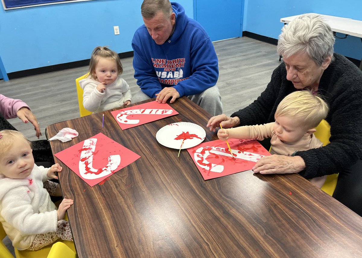 Kids, moms, dads, and grandparents had a blast creating holiday art!  Join us for an ART class: Thursday, 12:00-1:00 pm.  Miss. Vicki is looking forward to seeing you! 

#thekidsclubsi #december #art #play #fun 
#earlyeducation #learnthroughart #learnthroughplay #welovetoplay