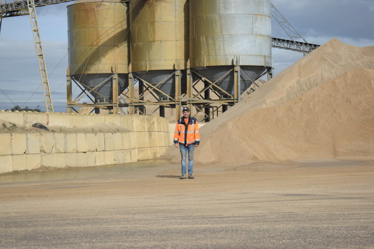 ‘Een veelzijdig vak in uitdagende tijden’ <a href="/K3Delta/">K3Delta Zand en Grind</a>. #GEENLANDZONDERWATERBOUWERS #BEROEP #LABORATORIUM #GEBIEDSONTWIKKELING #HERGEBRUIK #GRONDSTOF #ZAND #GRIND waterbouwers.nl/nieuws/een-vee…