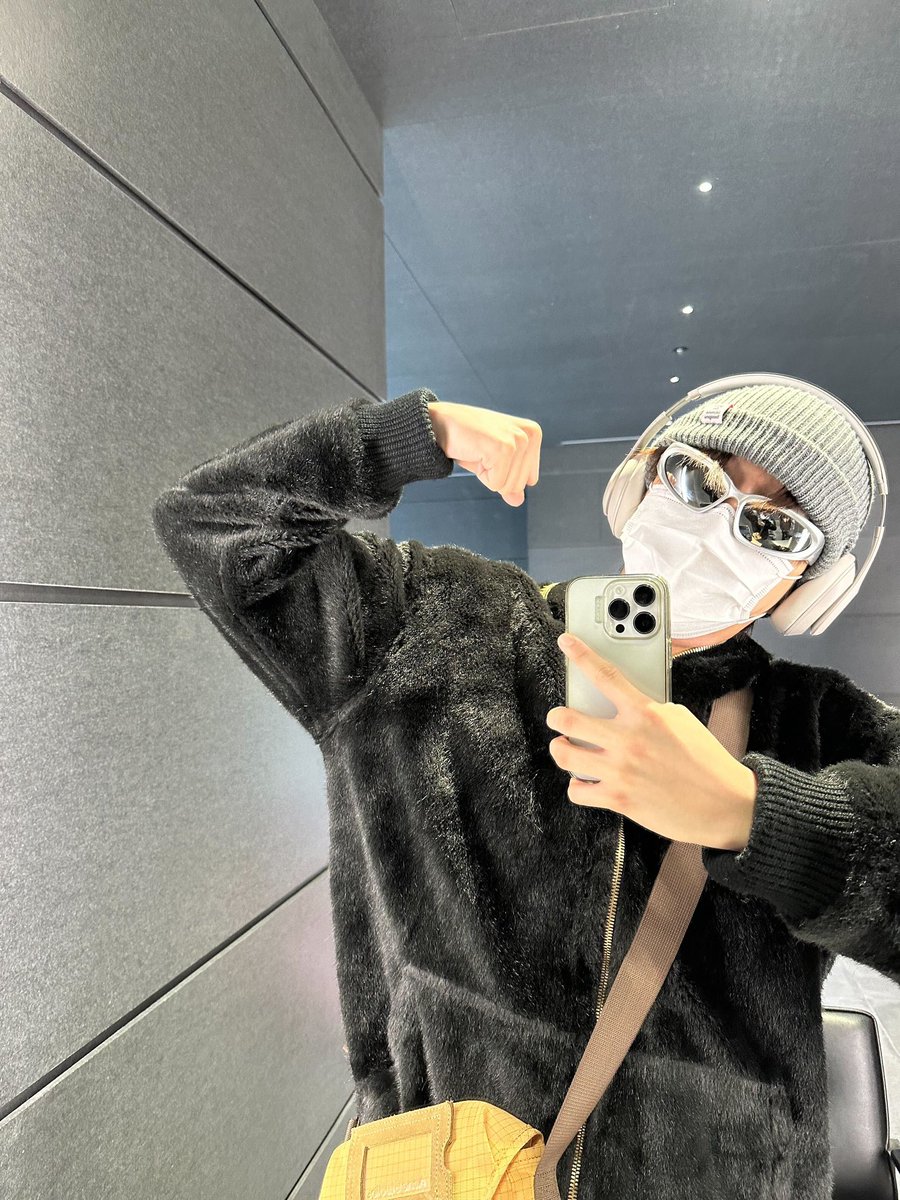 aoonhak's tweet image. ㅤ
ㅤㅤ Kacamata baru yang aku beli. Warna serta bentuknya sangat cocok denganku. Tidak menyesal telah membelinya. I love it! 🫶
ㅤ