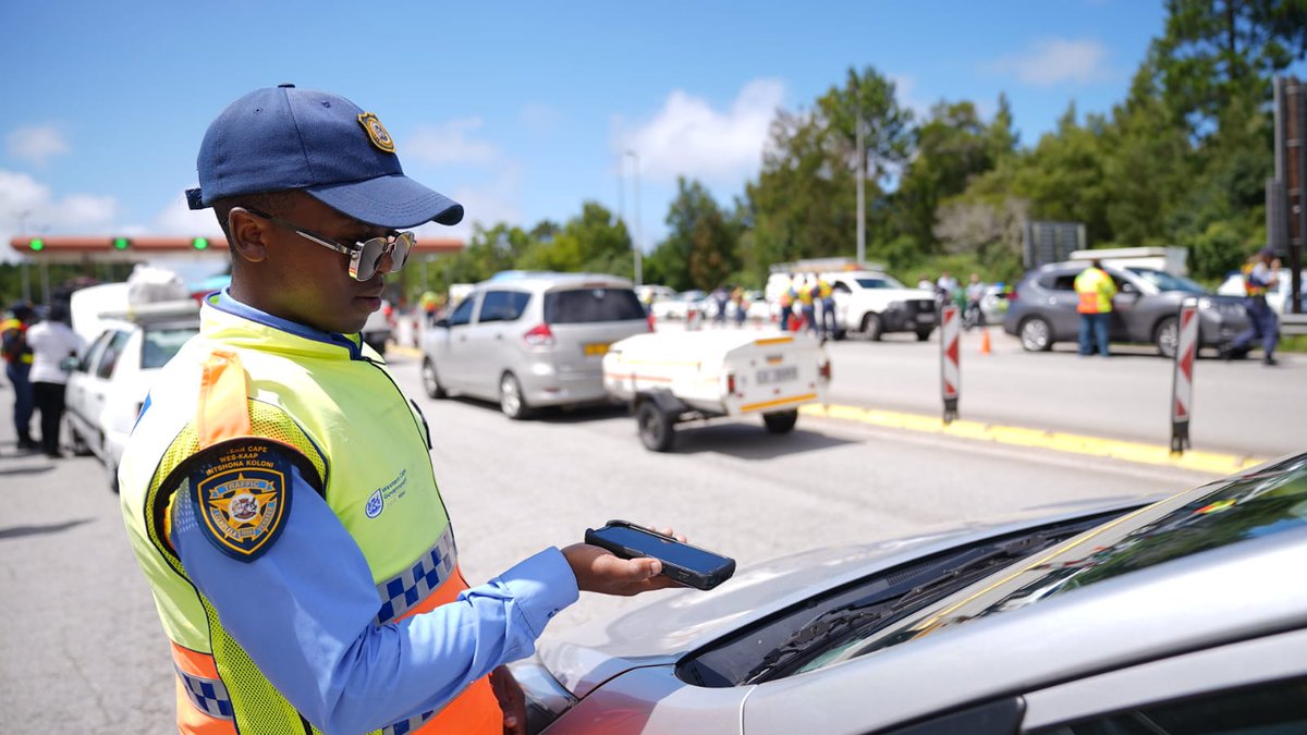 WCGovSafelyHome's tweet photo. Driving while tired has the same deadly consequences as driving while under the influence of alcohol. Traffic Law Enforcement officers, along with the Western Cape Department of Health &amp; Wellness and @SAPoliceService are on the N2 in Tsitsikamma. #PropsForCops #SafelyHome https://t.co/aDZ4I6yi2j